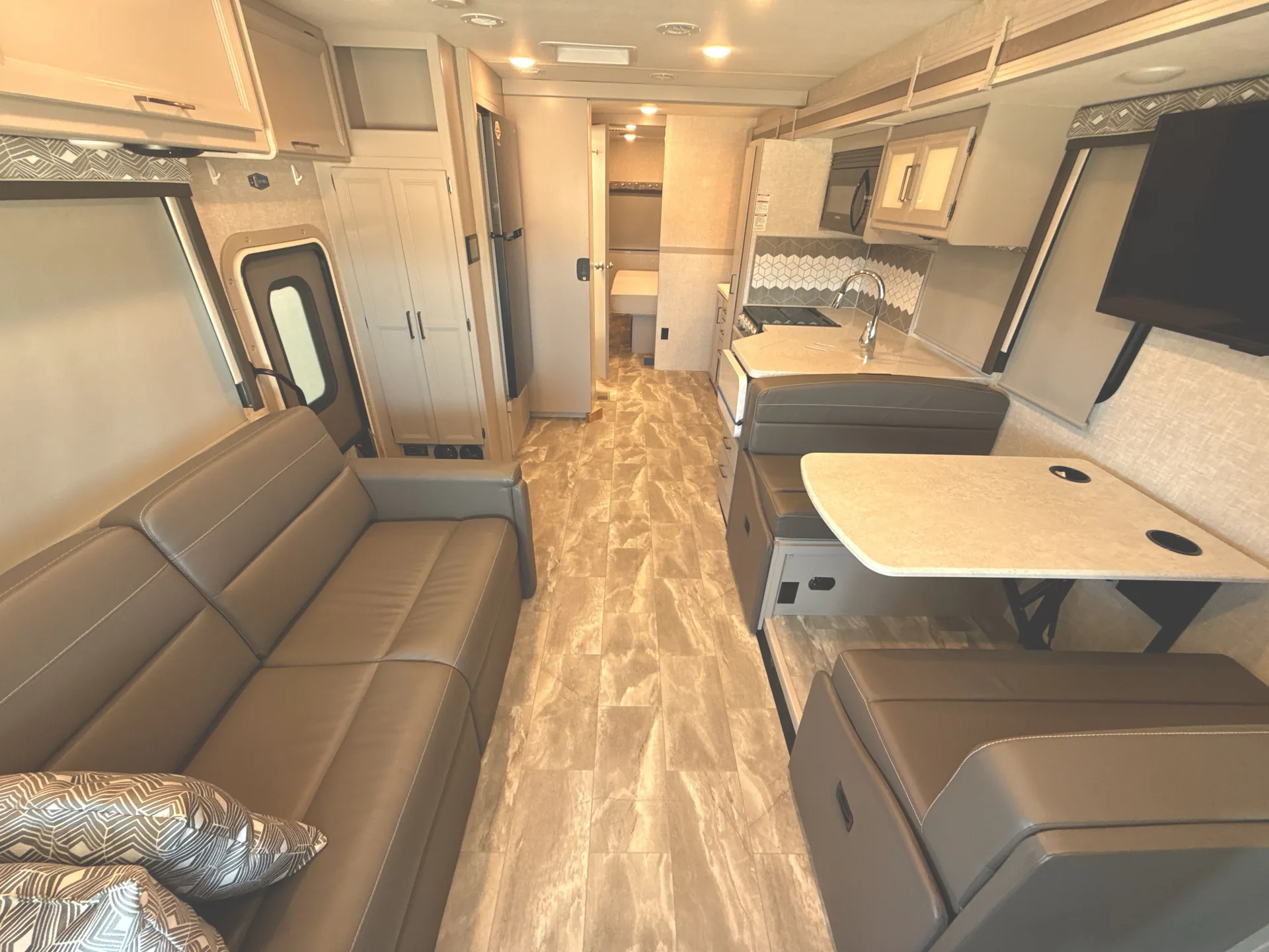 2022 Thor Motor Coach Windsport 31C — living area main