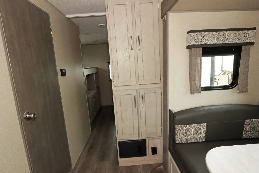 2023 Coachmen Catalina Legacy Edition 343BHTS (2 Queen Beds), Photos photo 8