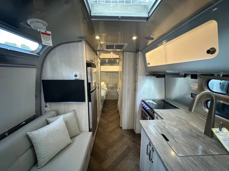 2026 Airstream International 25FB - Photo 2