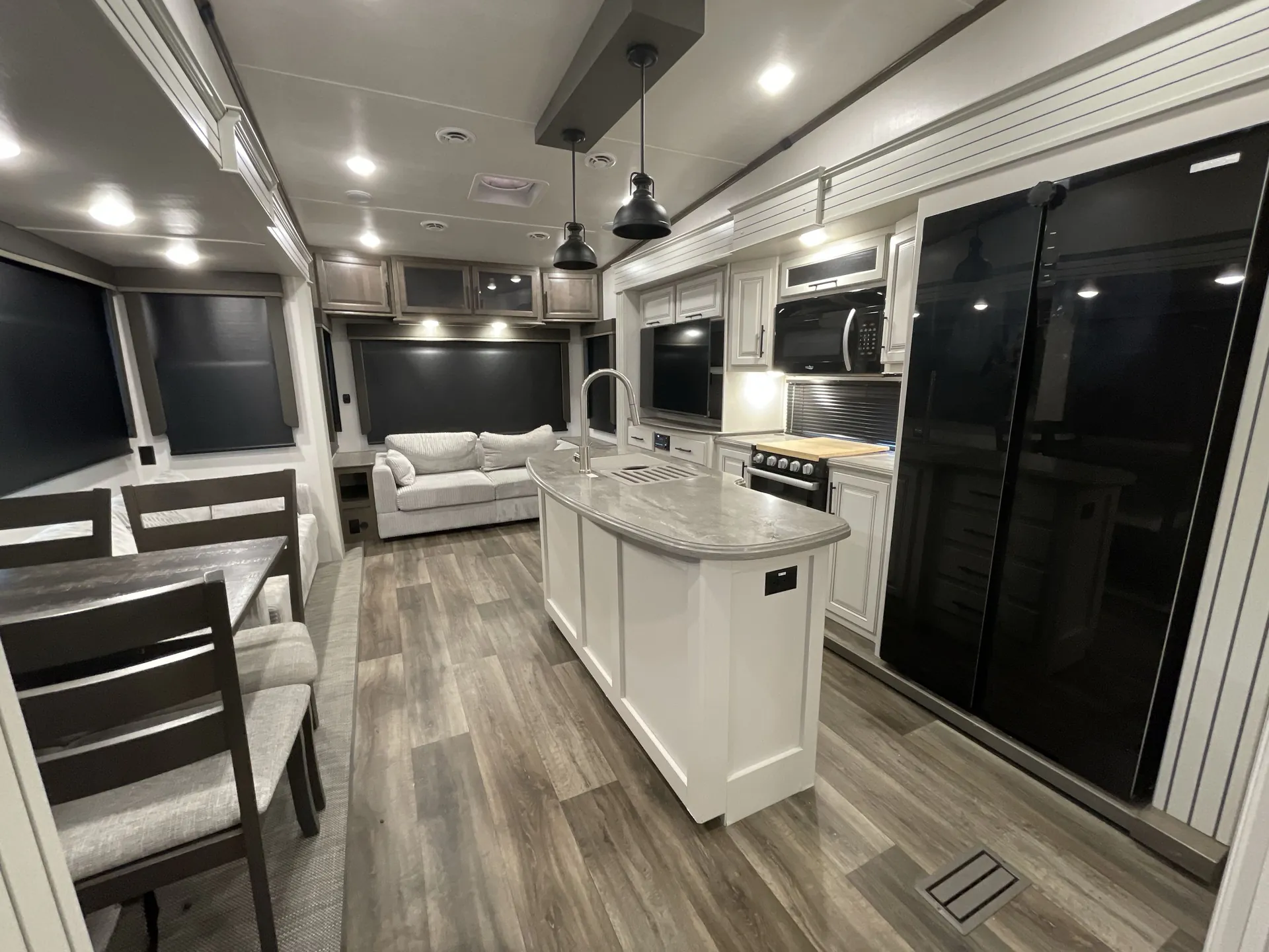 2023 Keystone Cougar 290RLS — living area main