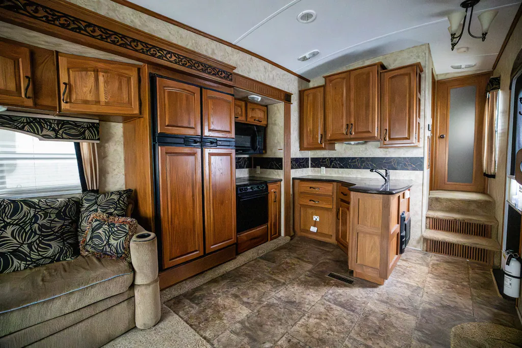 2011 Keystone Montana 3100RL, Photos photo 11