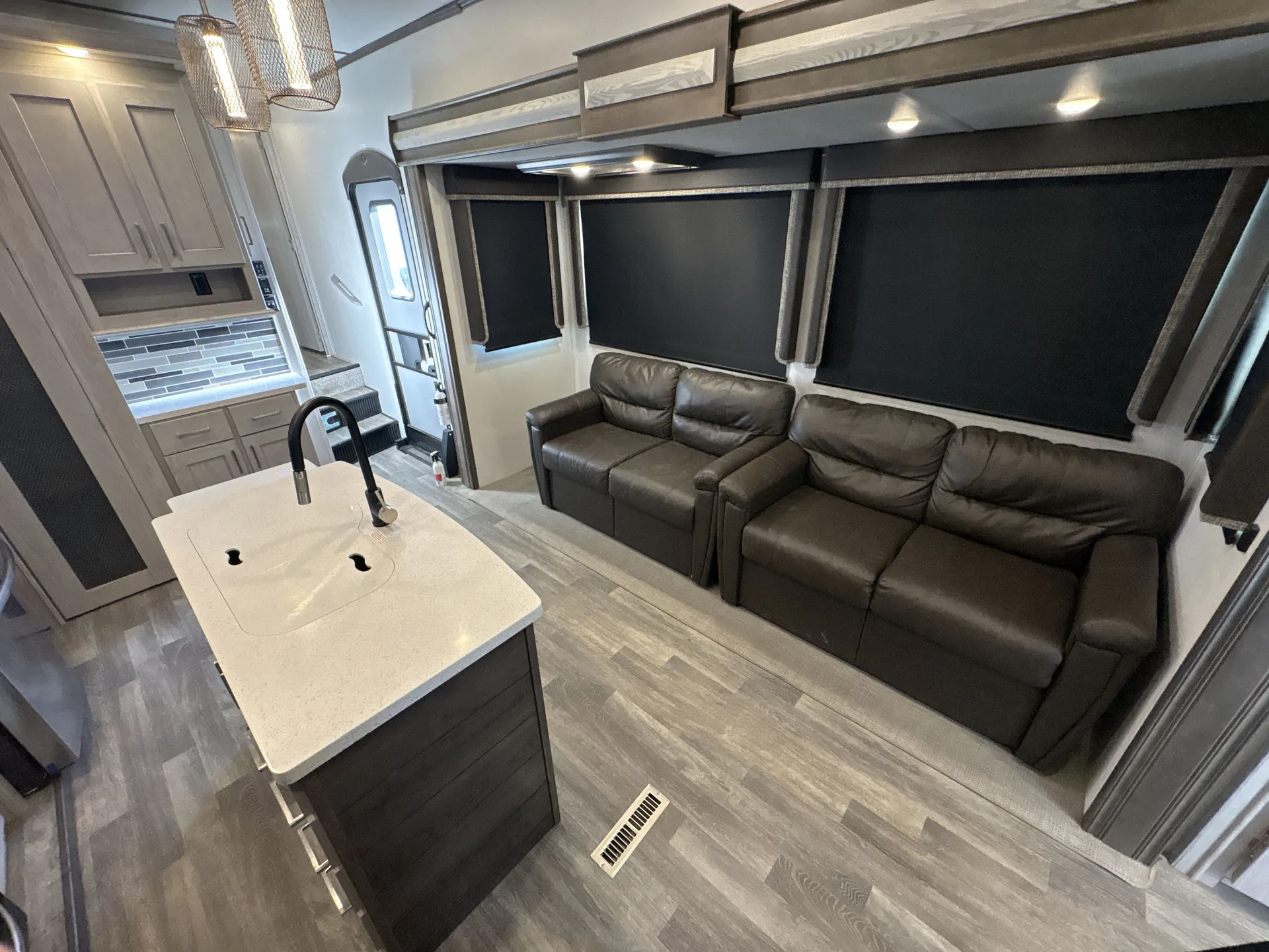 2021 Keystone Montana High Country 335BH — living area main
