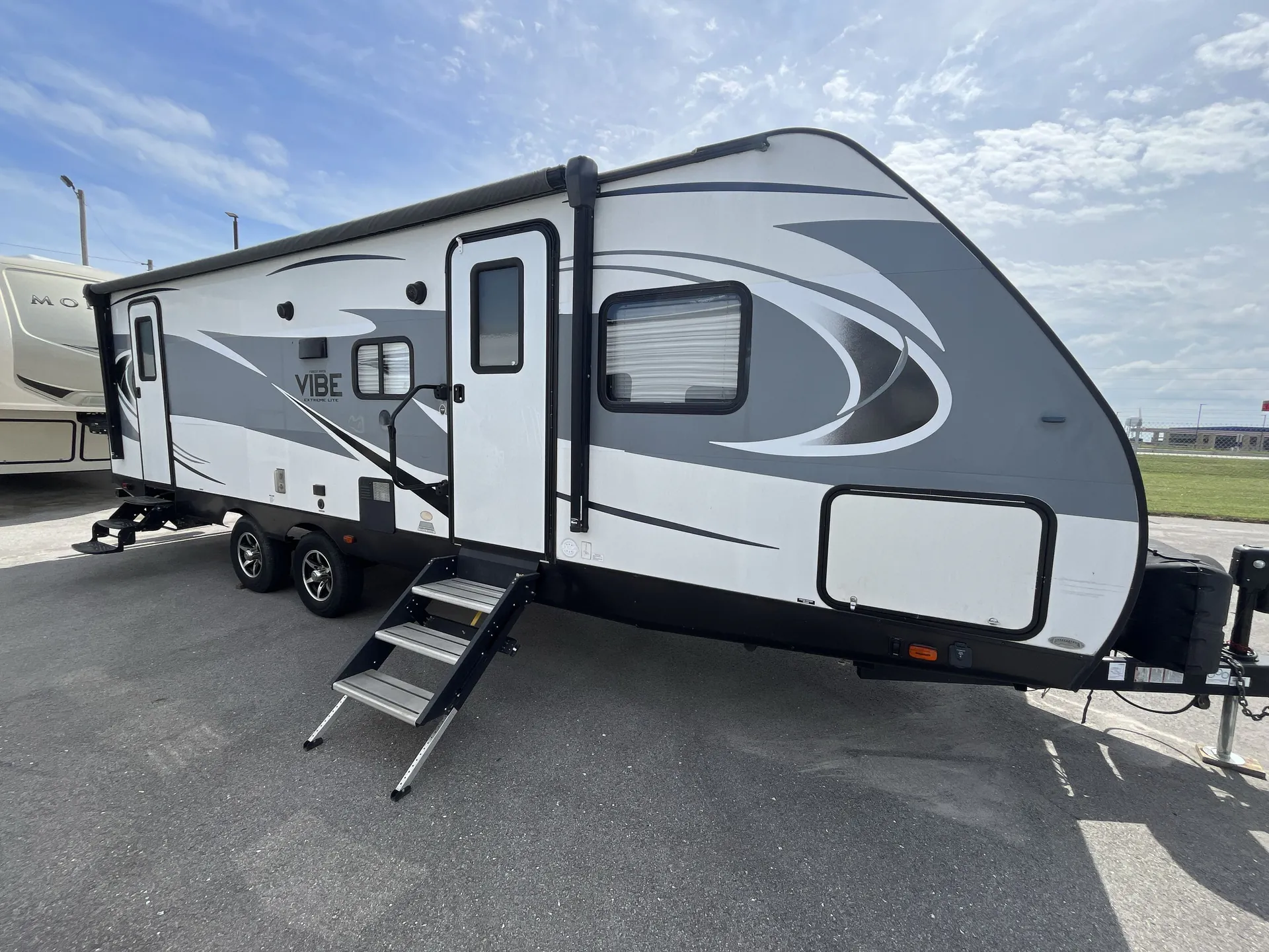 2018 Forest River Vibe Extreme Lite 261BHS — campside