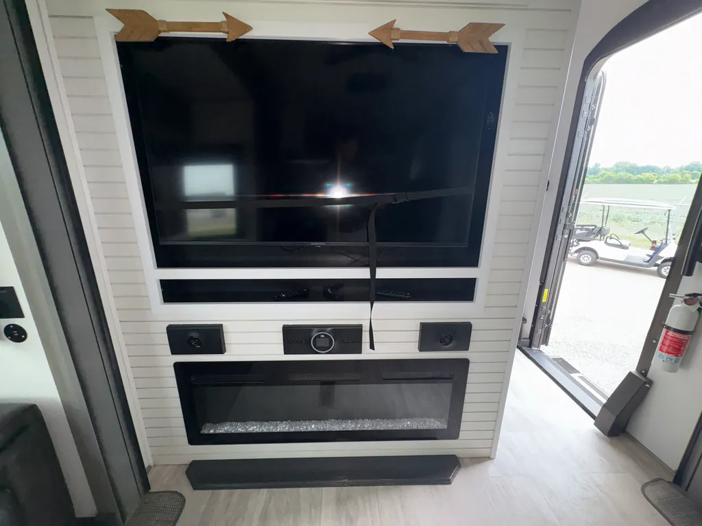 2023 Keystone Montana 3901RK, Photos photo 24