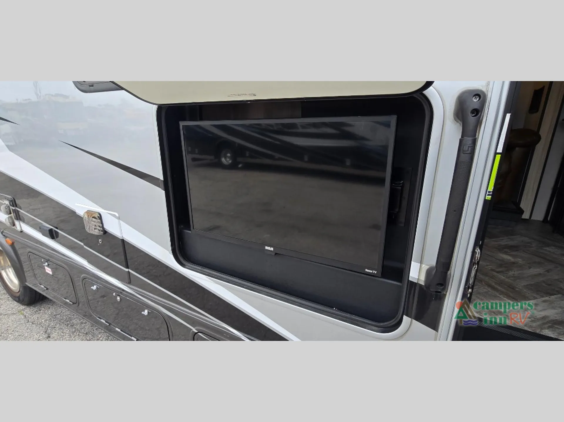 2022 Forest River Sunseeker Classic 3010DS - Photo 3