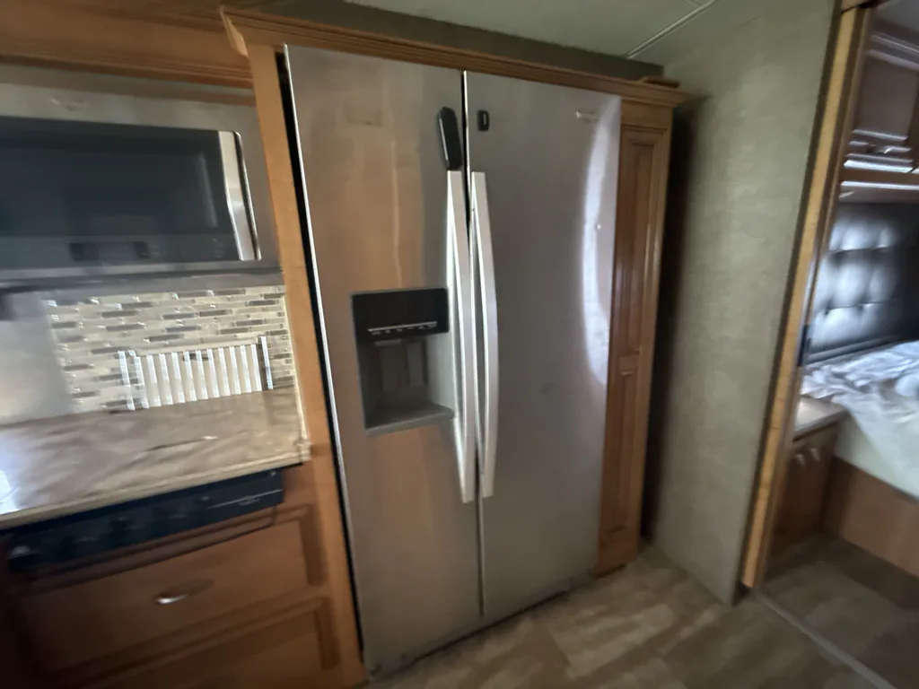 2017 Thor Motor Coach Challenger 37YT, Photos photo 8