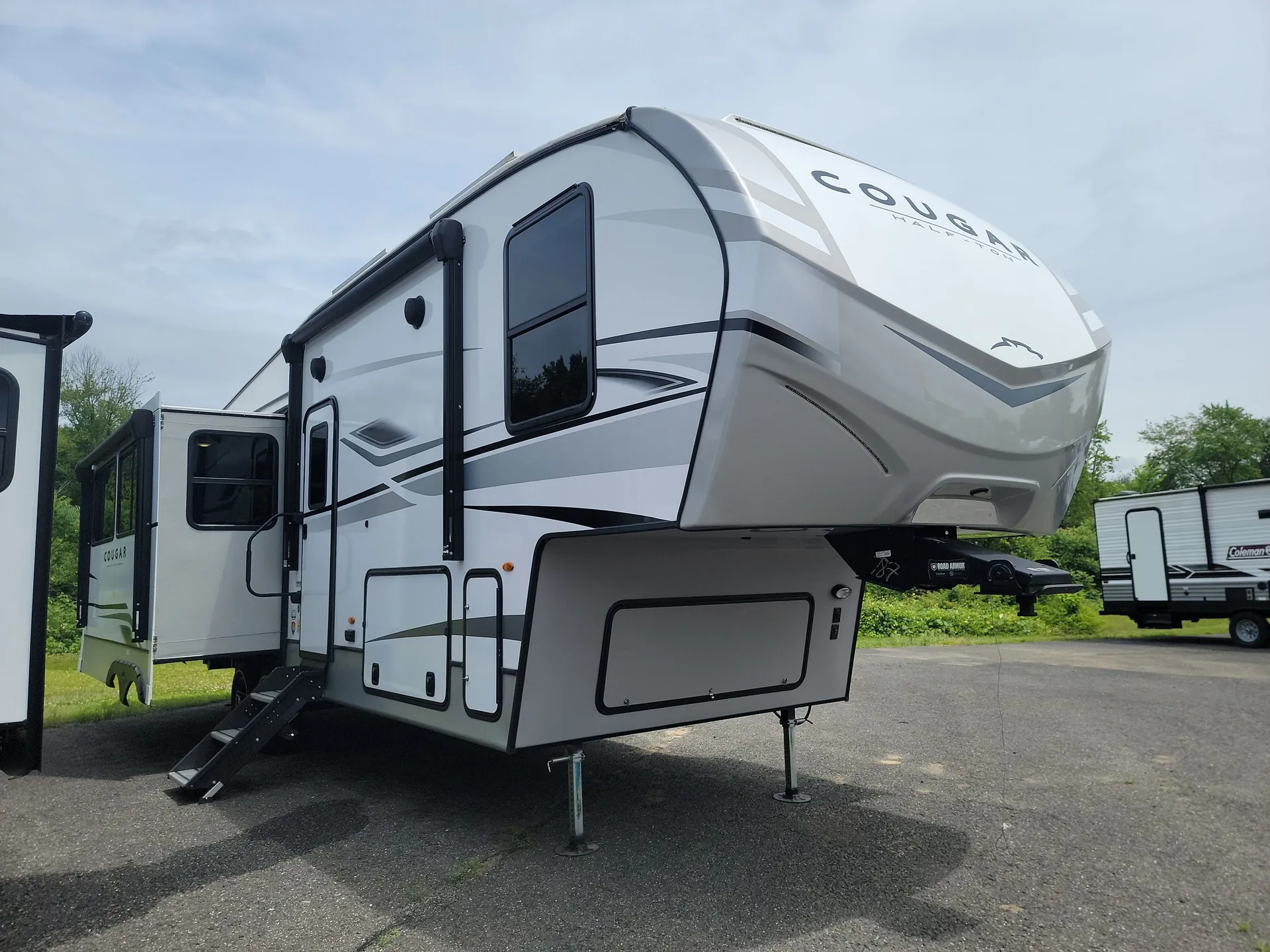 2023 Keystone Cougar Half-Ton 29MBS - Photo 2