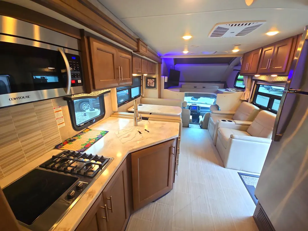 2022 Thor Motor Coach Magnitude BT36 - Photo 3