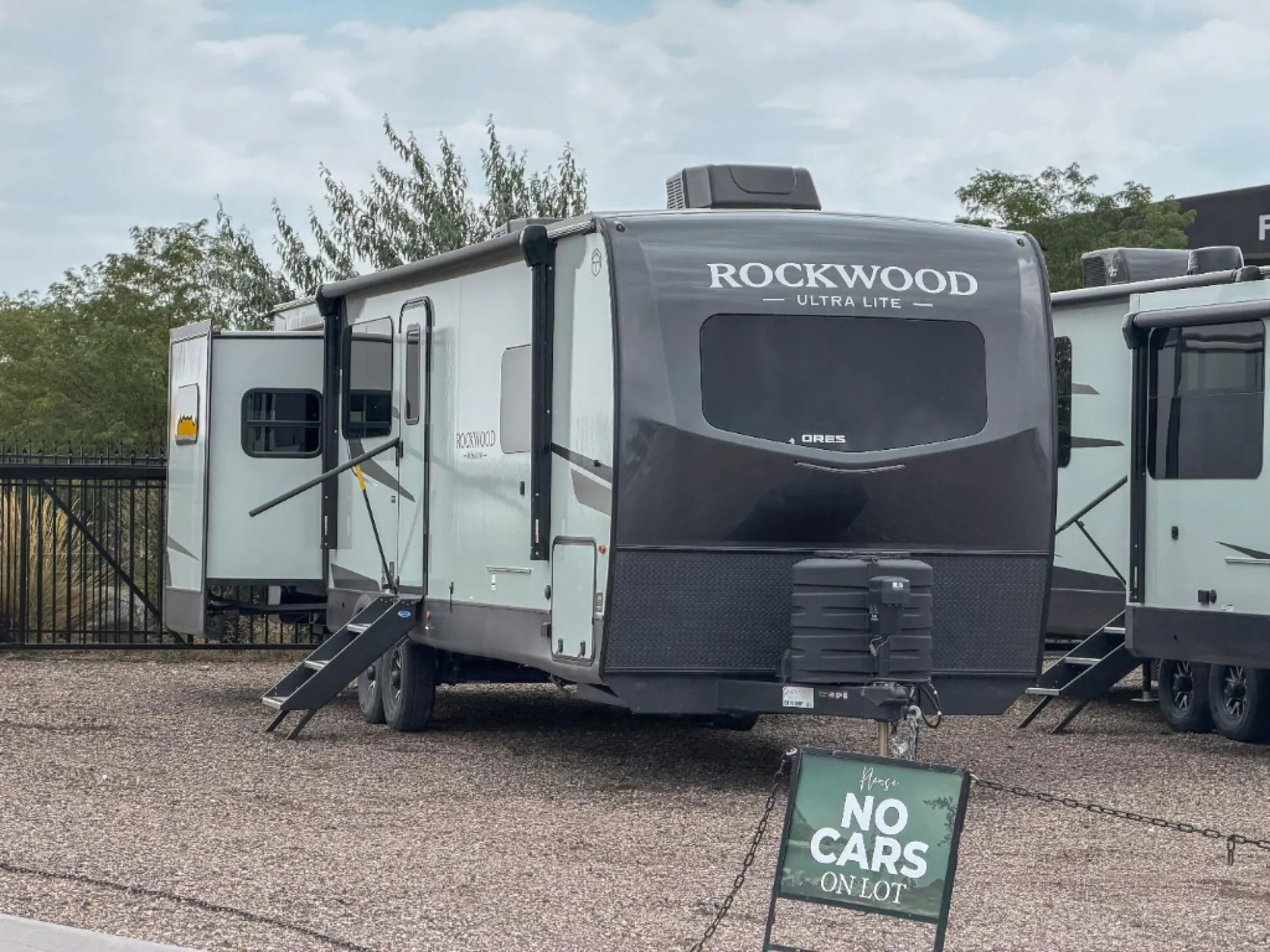 2026 Forest River Rockwood Ultra Lite 2908SRL - Photo 2