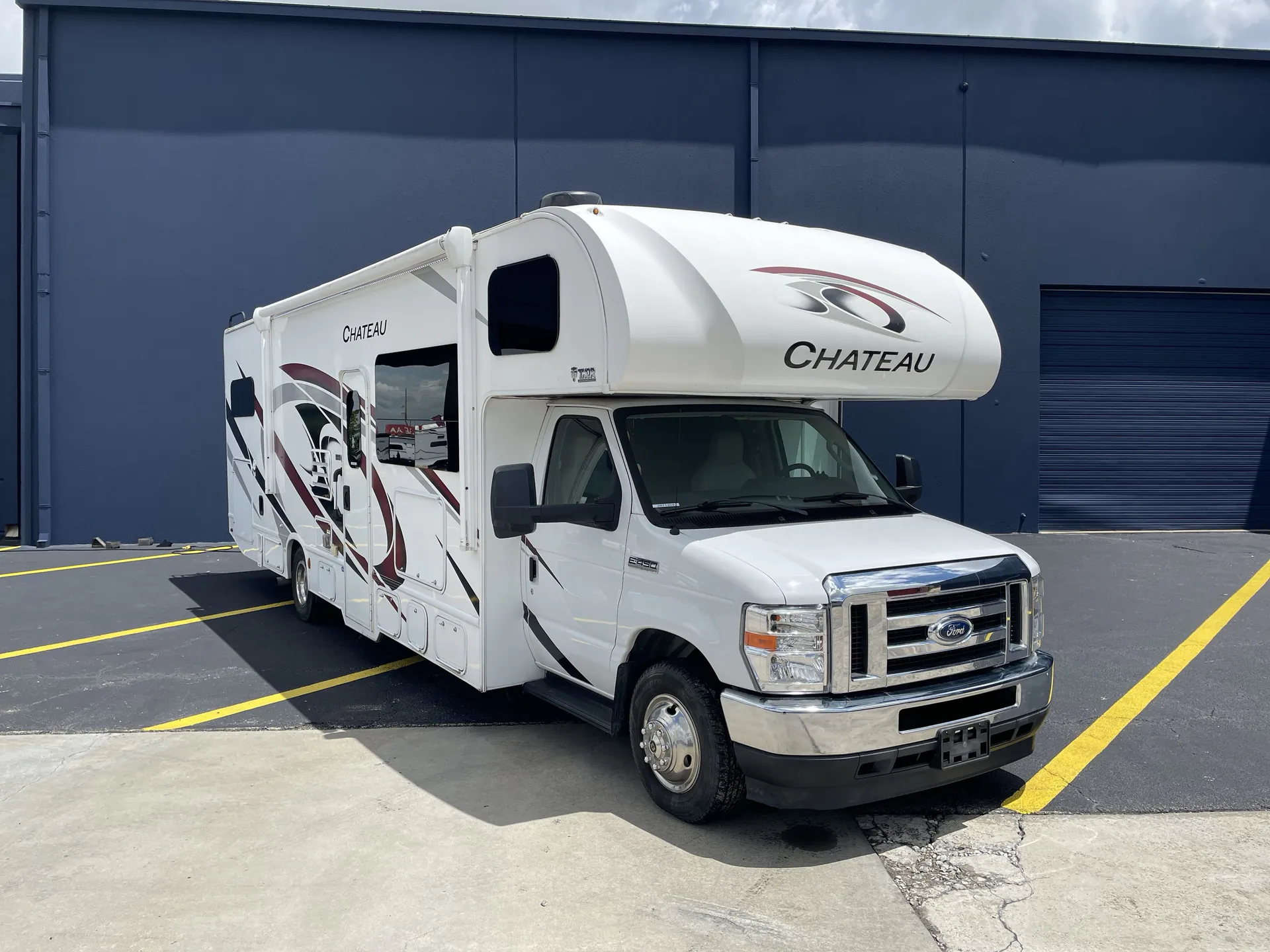 2022 Thor Motor Coach Chateau 31E - Photo 2