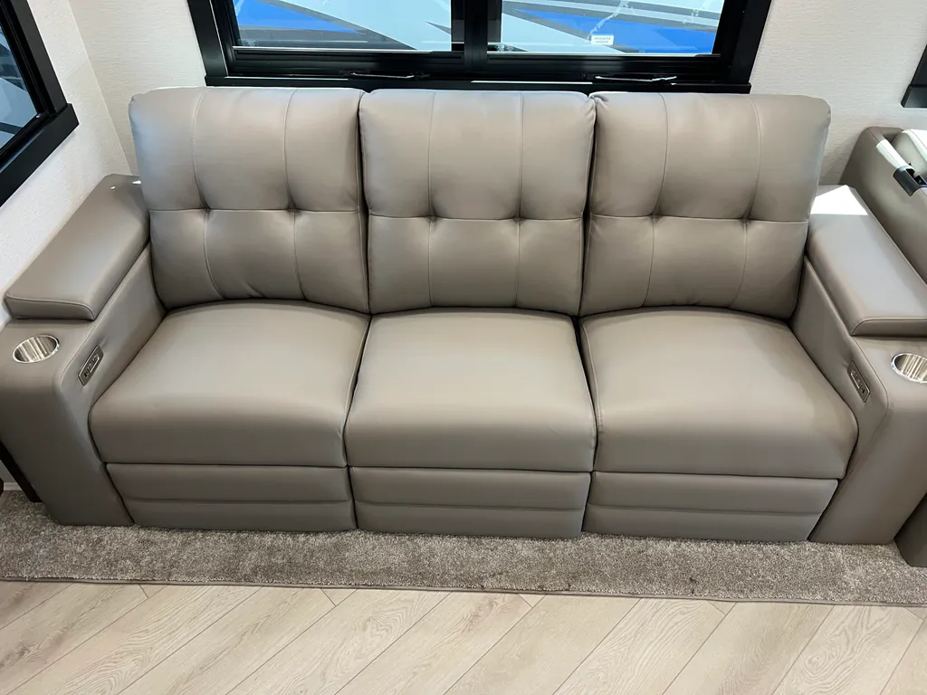 2027 Entegra Coach Accolade 37K, Photos photo 10