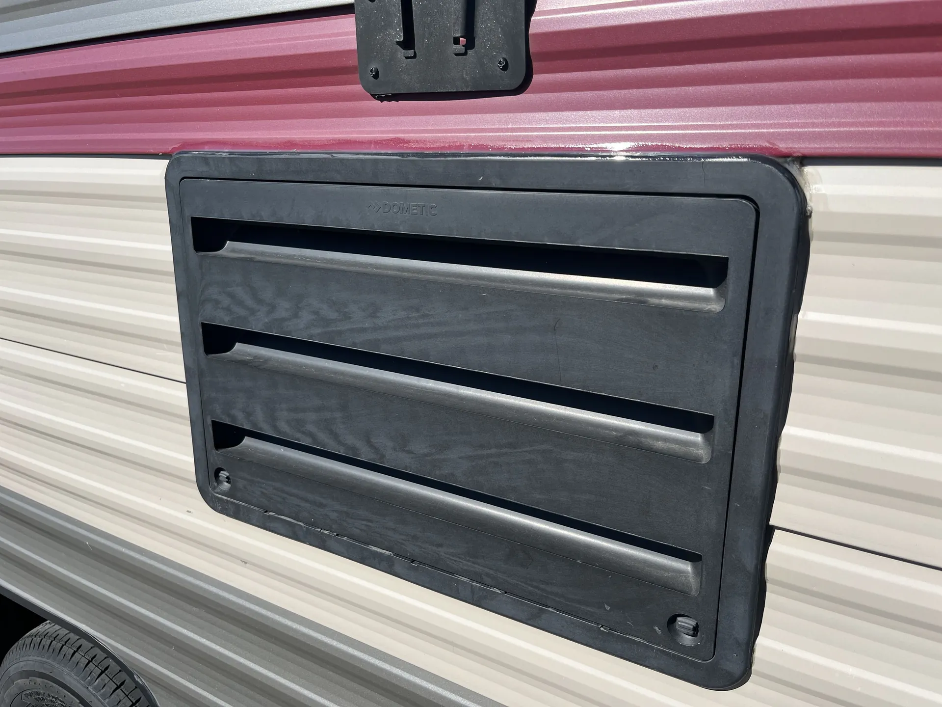 2018 Forest River Cherokee Grey Wolf 27RR — living area main