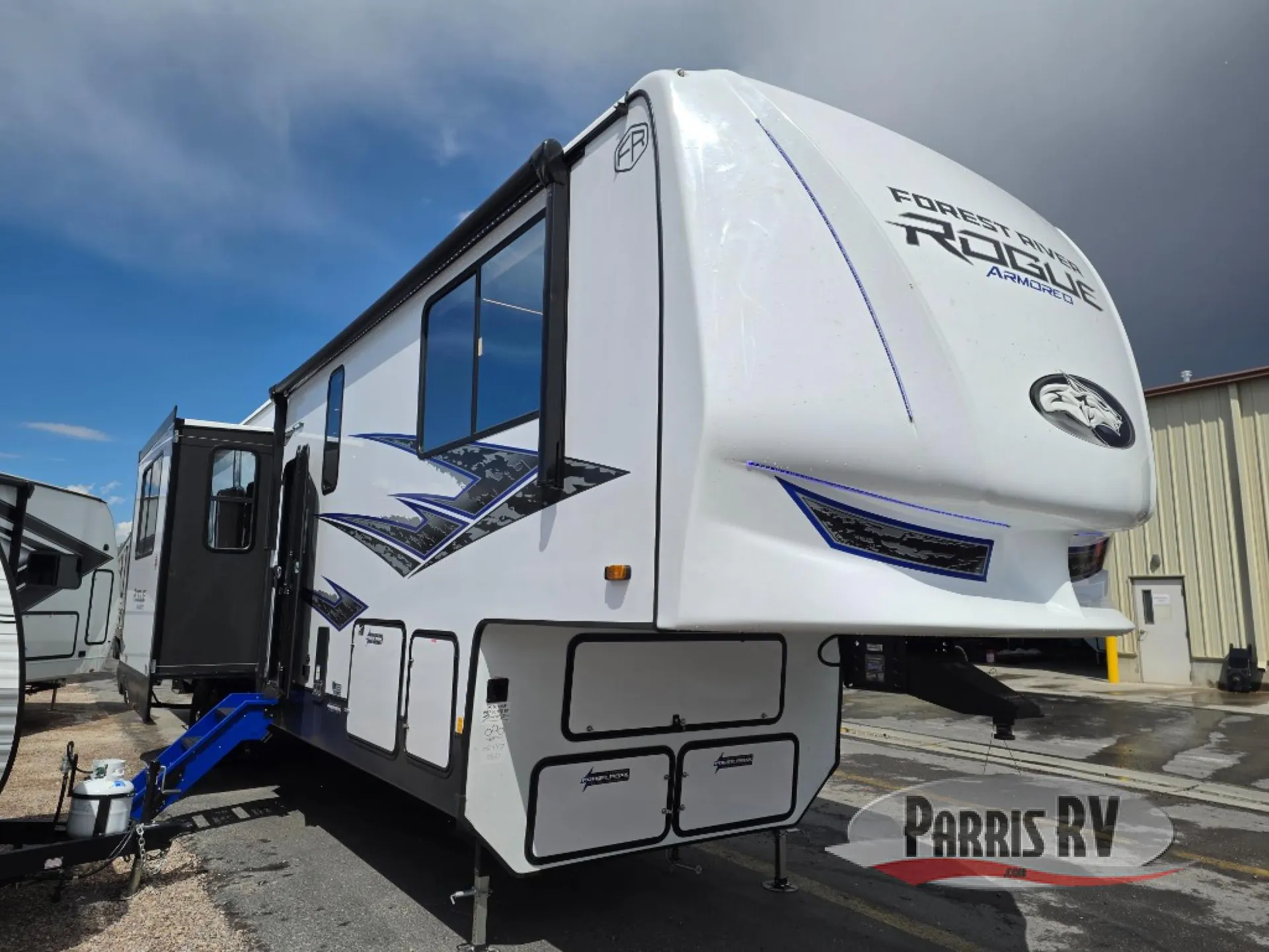 2027 Forest River Vengeance Rogue Armored 351G2 dealer photo 1 from Parris RV