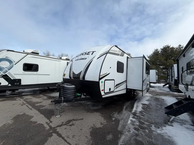 2024 CrossRoads Sunset Trail Super Lite SS212RB - Photo 3