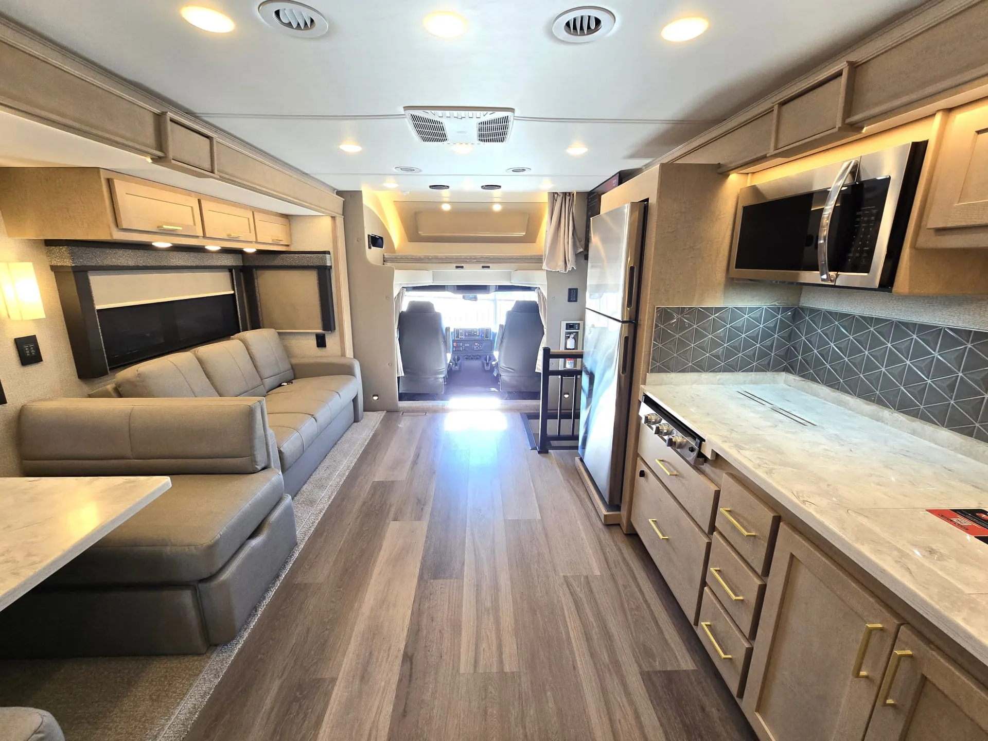 2026 Renegade RV Valencia 39BB - Photo 4