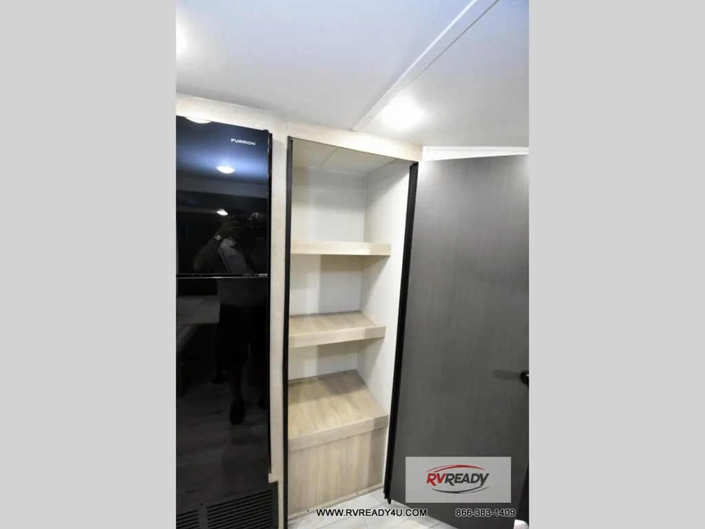 2027 East to West Della Terra 280BH, Photos photo 14