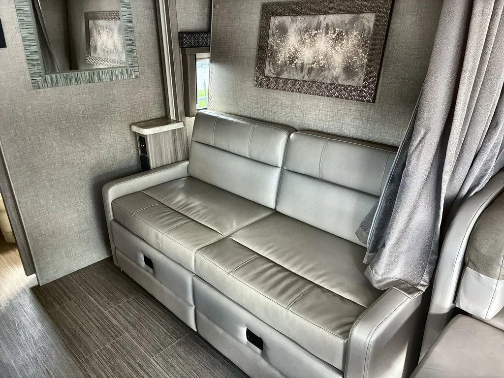 2020 Thor Motor Coach Tiburon 24FB, Photos photo 22