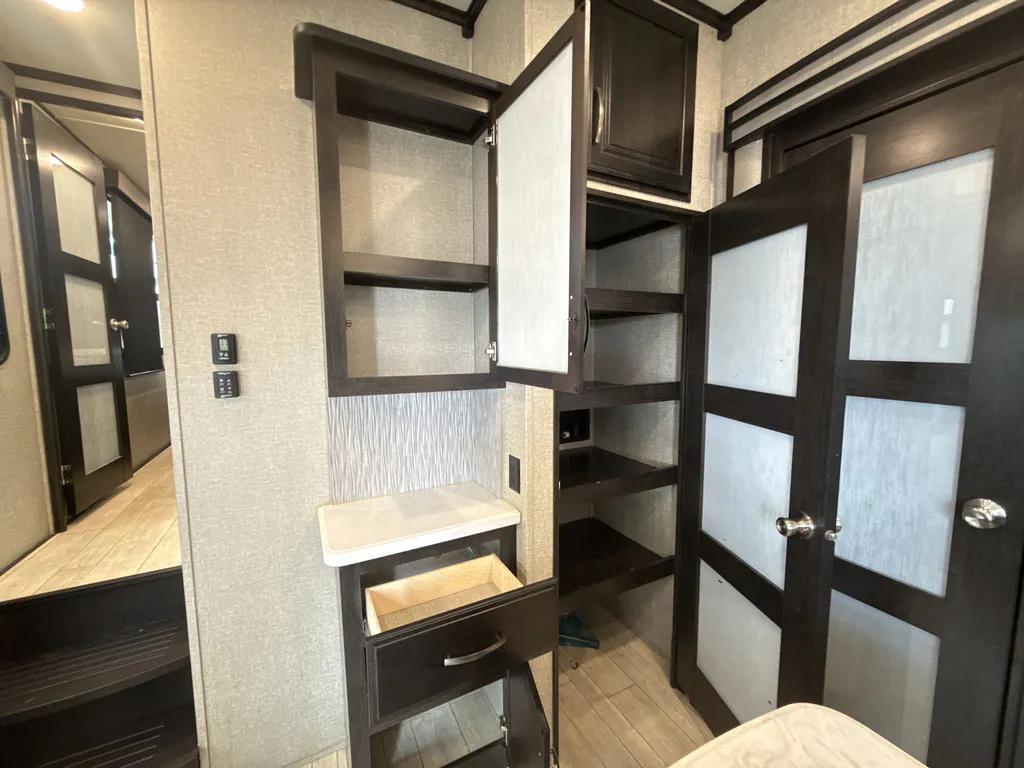 2018 Grand Design Momentum 376TH, Photos photo 14