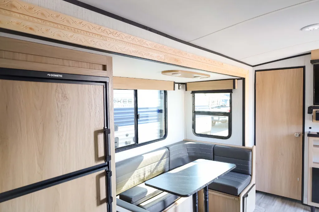 2023 Cruiser RV Radiance 25BH - Photo 4