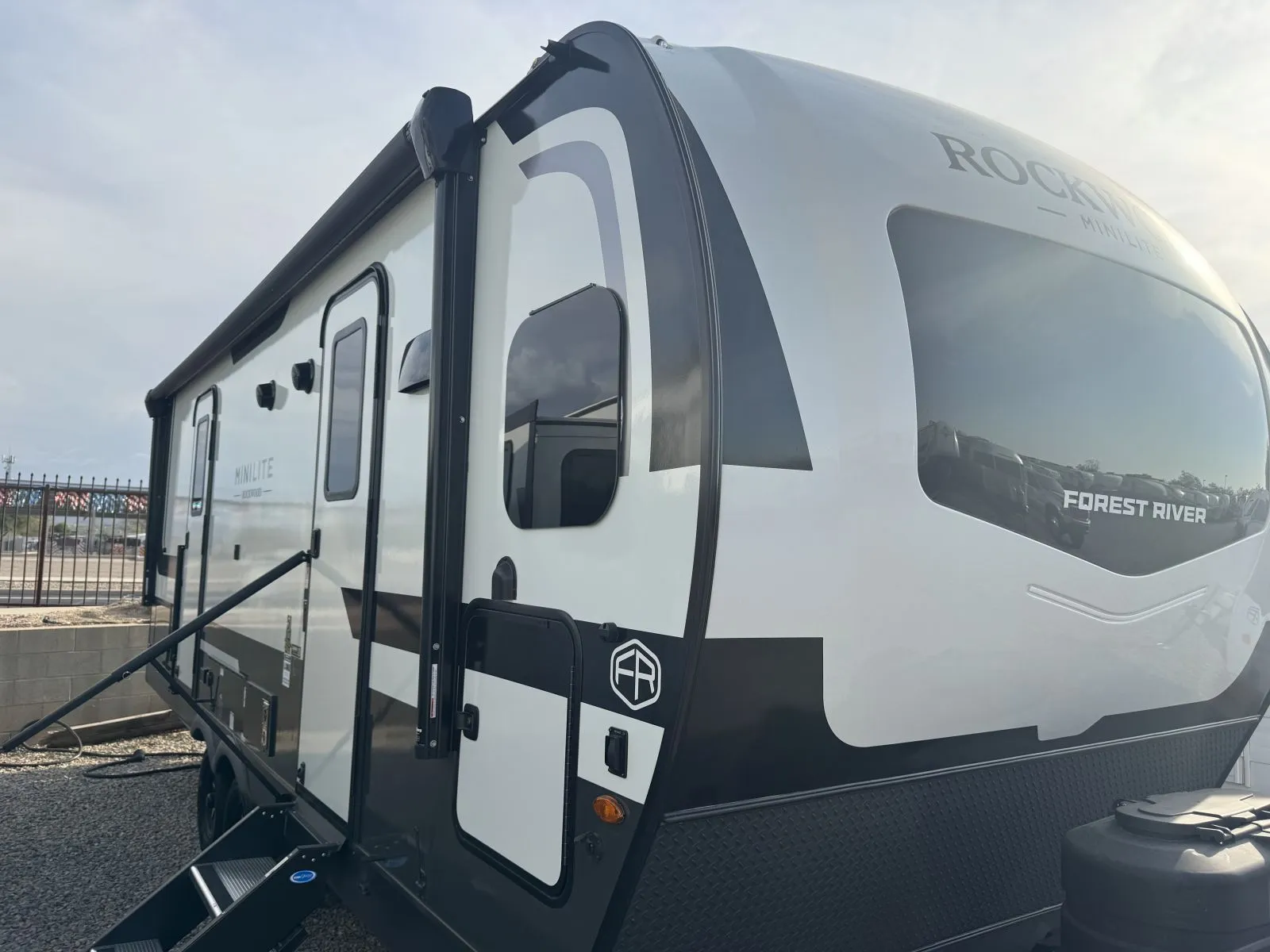 2026 Forest River Rockwood Mini Lite 2506FK - Photo 2