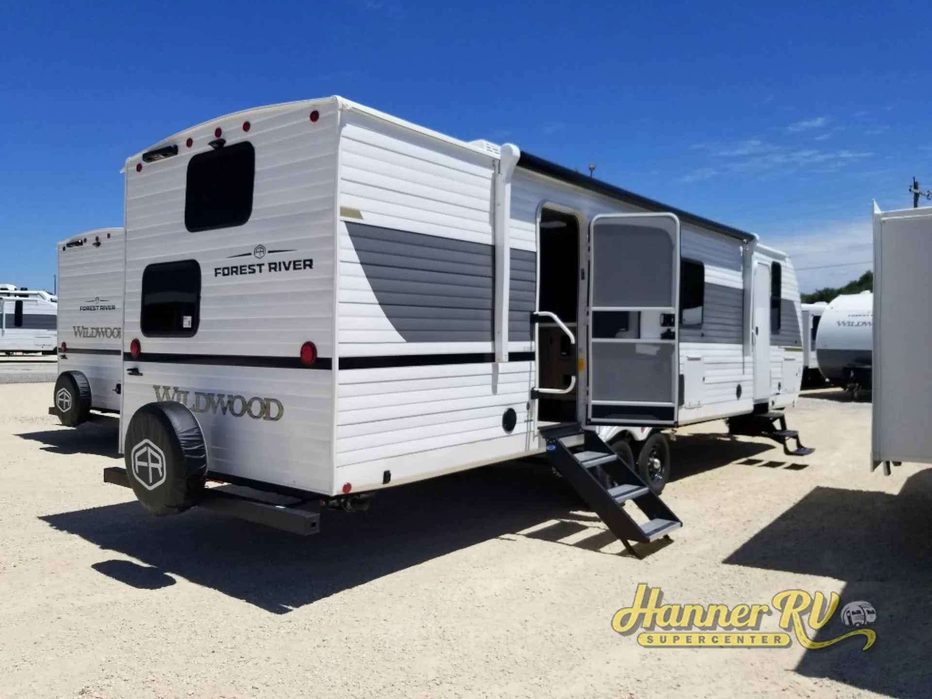 2026 Forest River Wildwood 300ICE — Photo 6