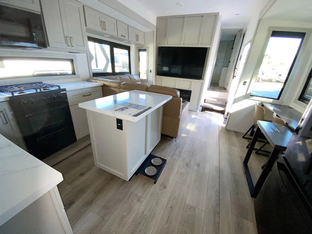 2026 Brinkley Model G 3950, Photos photo 30