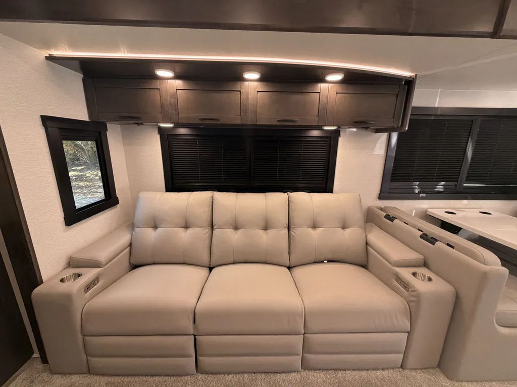 2027 Entegra Coach Accolade 37K, Photos photo 16