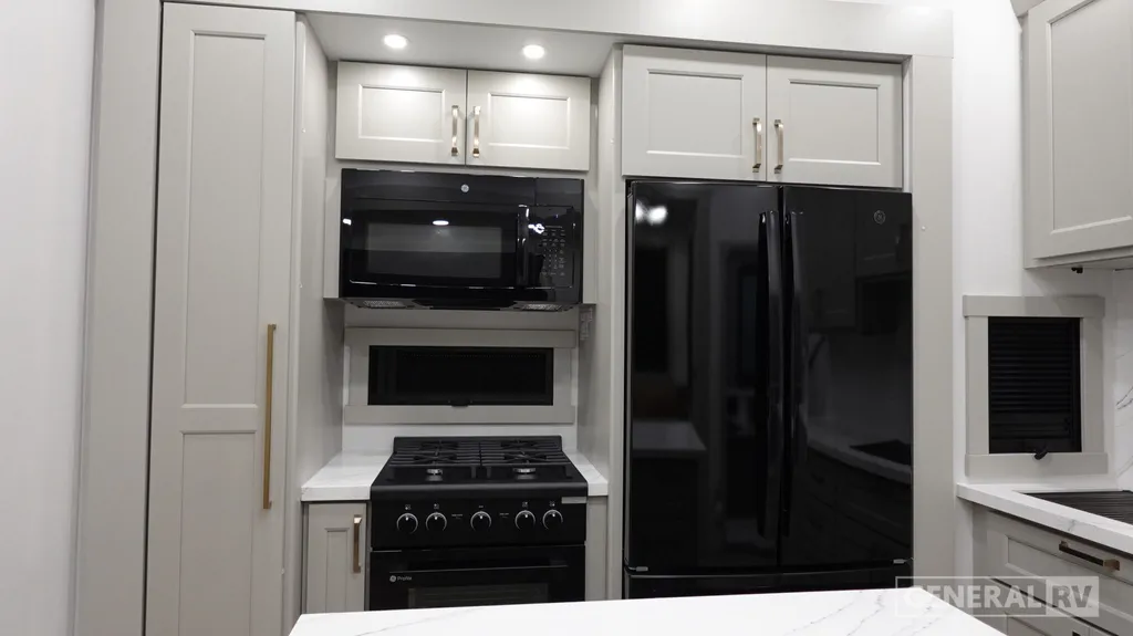 2026 Brinkley Model G 4000, Photos photo 6