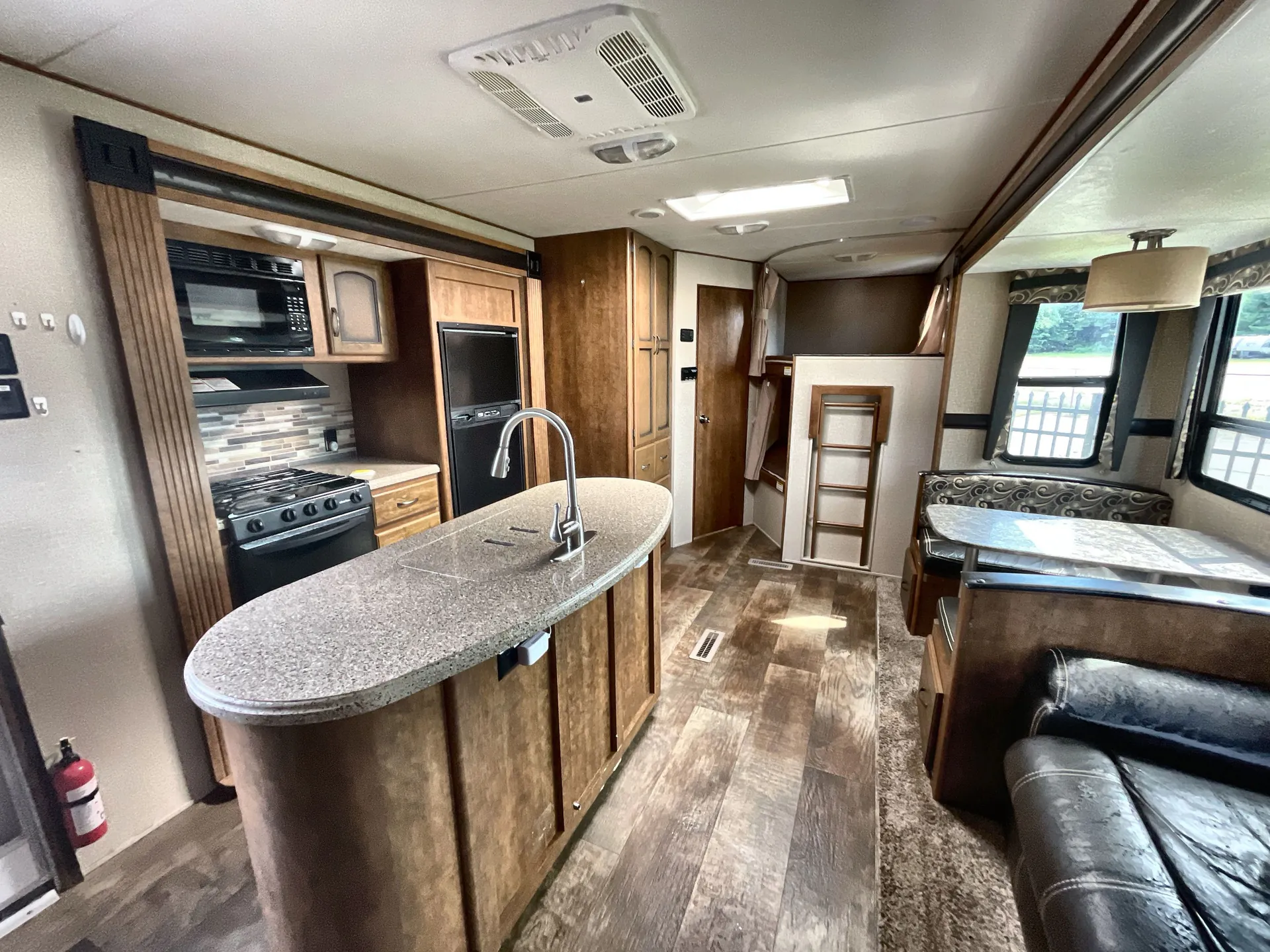 2016 CrossRoads Zinger 26KS — living area main