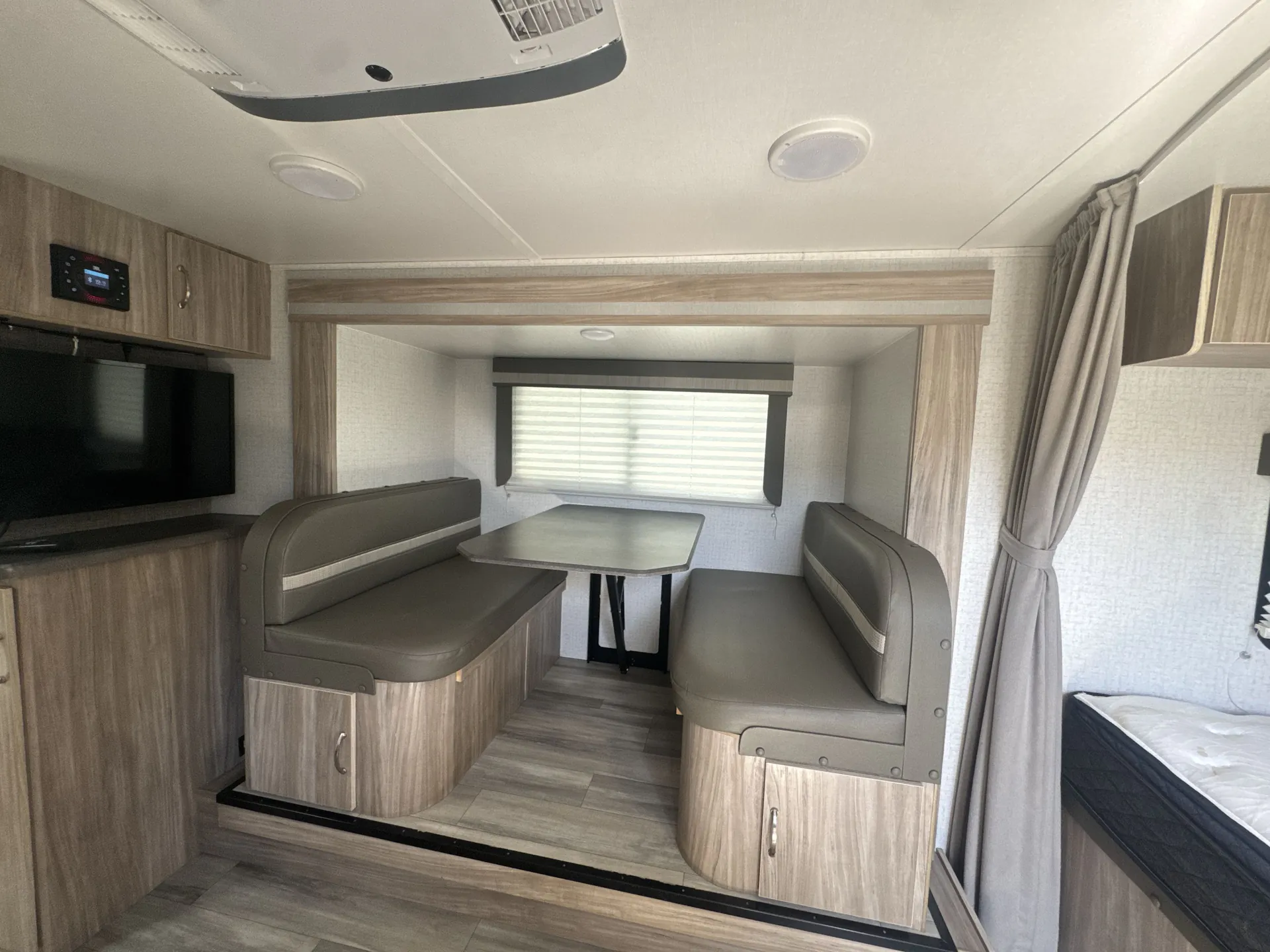 2022 Winnebago Micro Minnie FLX 2108TB dealer photo 2 from Camping World