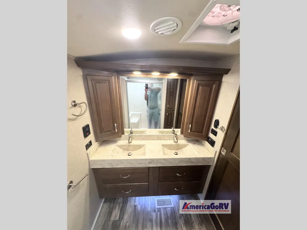 2018 Forest River Cedar Creek Champagne Edition 38EL, Photos photo 20