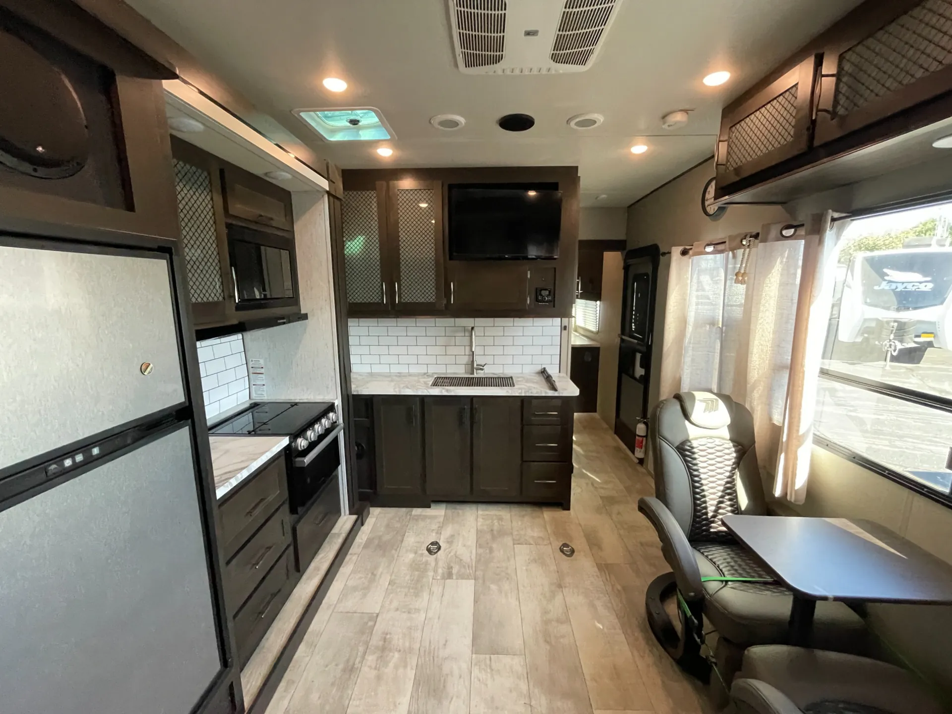 2021 Grand Design Momentum G-Class 25G - Photo 3