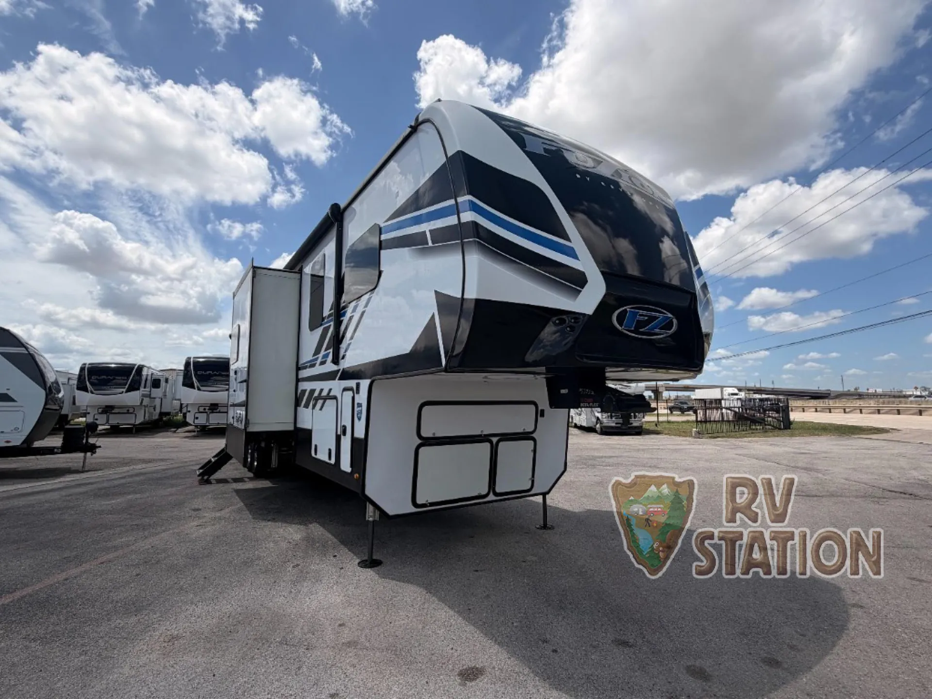 2023 Keystone Fuzion 421 - Photo 2