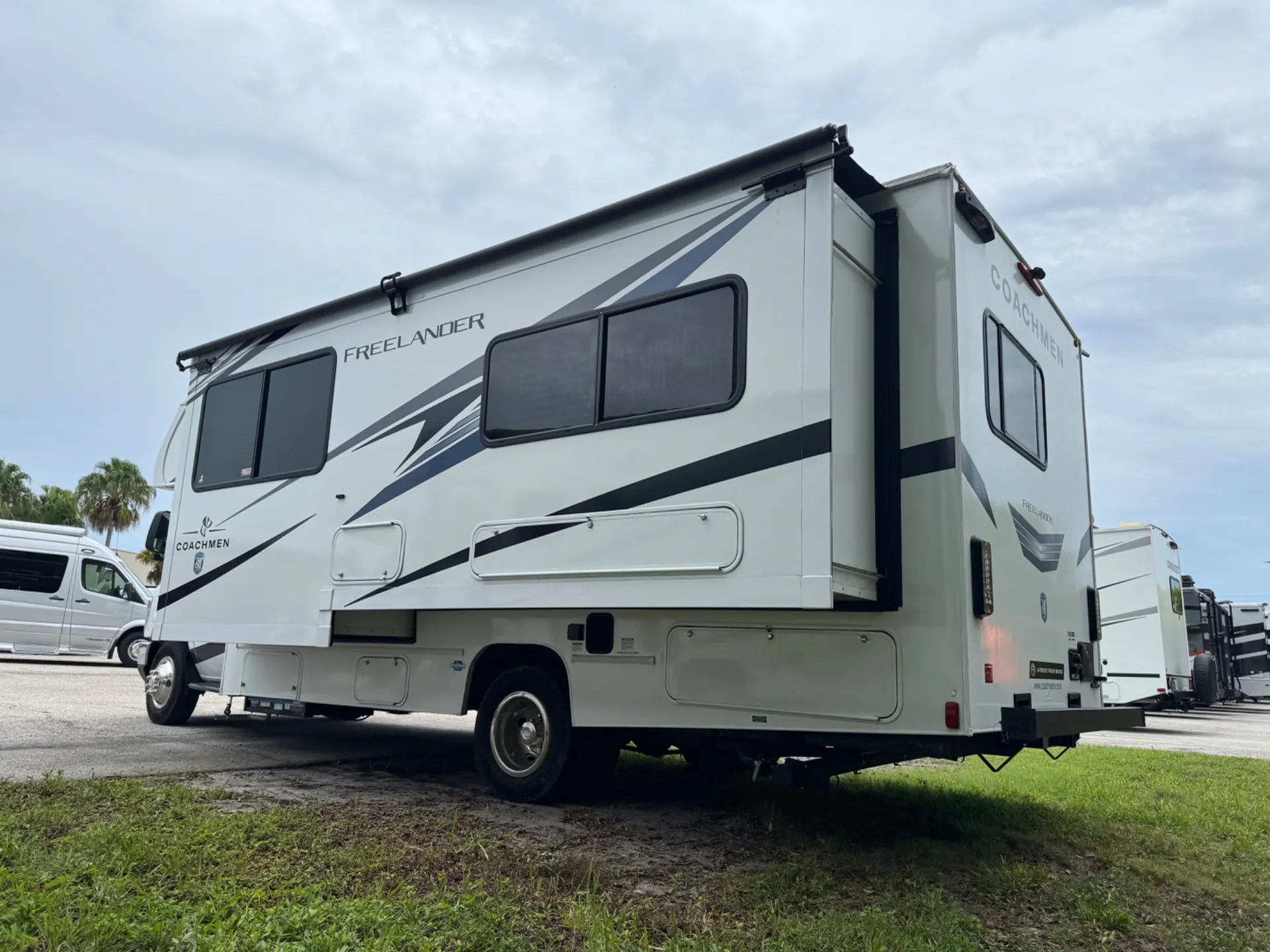 2025 Coachmen Freelander 23FS - Photo 4