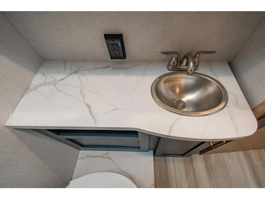 2027 Thor Motor Coach Quantum HS31, Photos photo 23