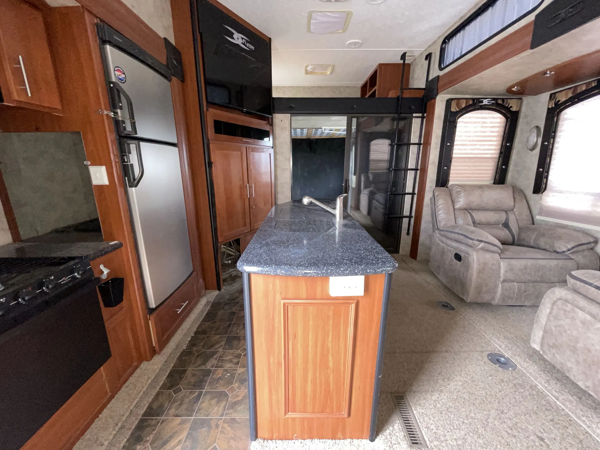 2009 Keystone Fuzion 403 — living area main