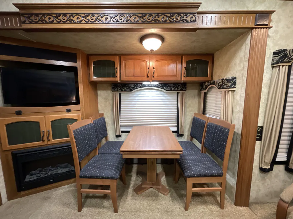 2013 Keystone Montana 3100RL, Photos photo 10