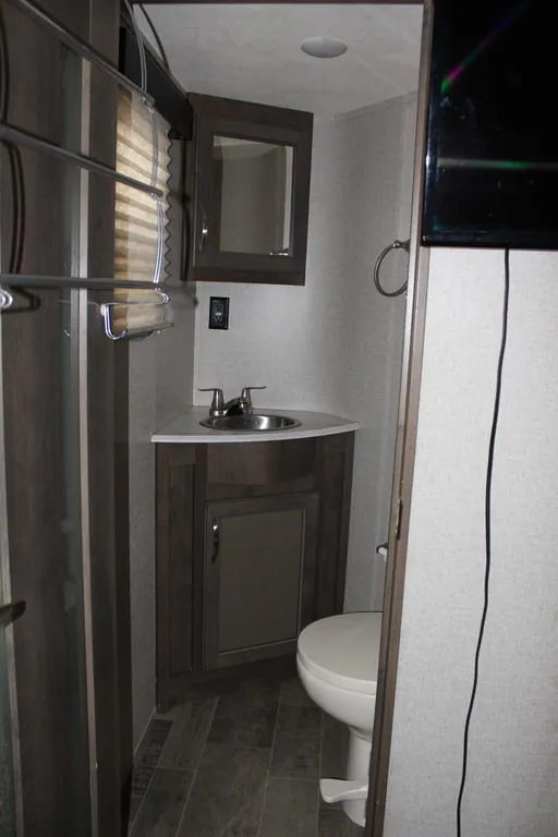 2019 Dutchmen Voltage Triton 3551, Photos photo 13
