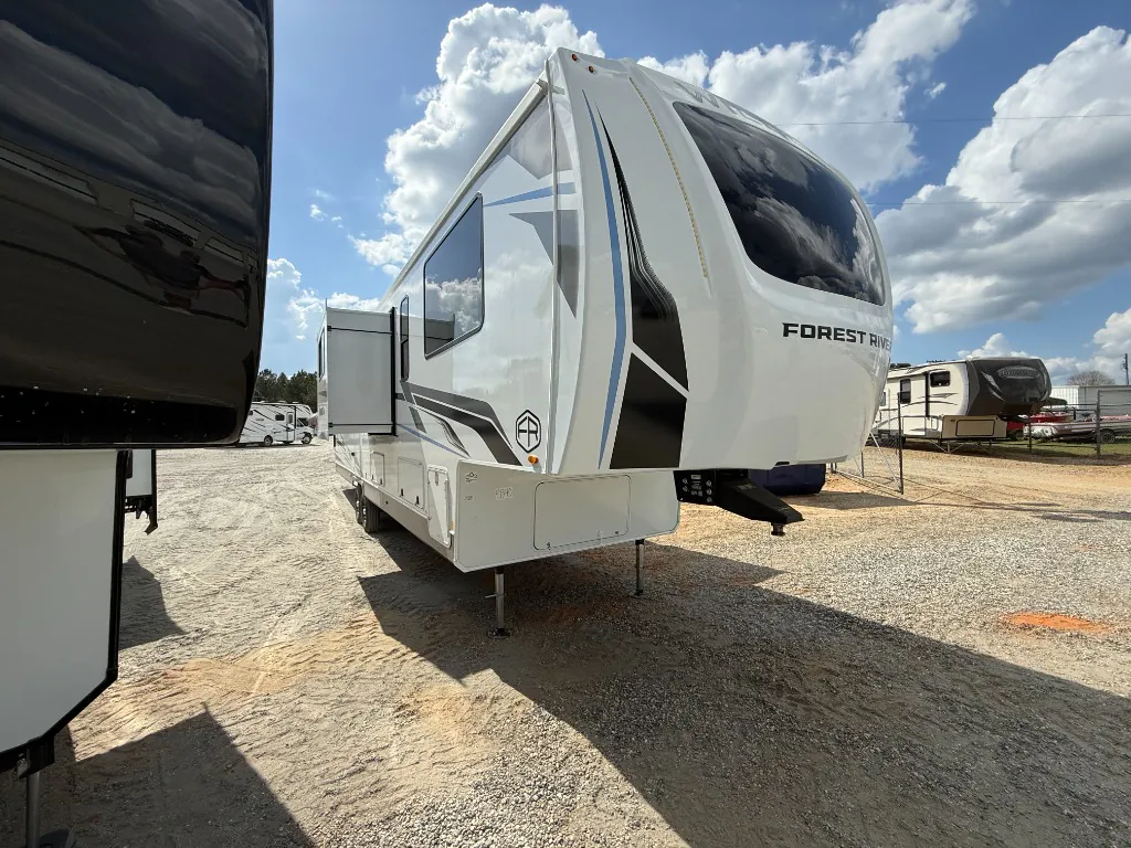 2026 Forest River Wildcat 37GALLEY - Photo 3