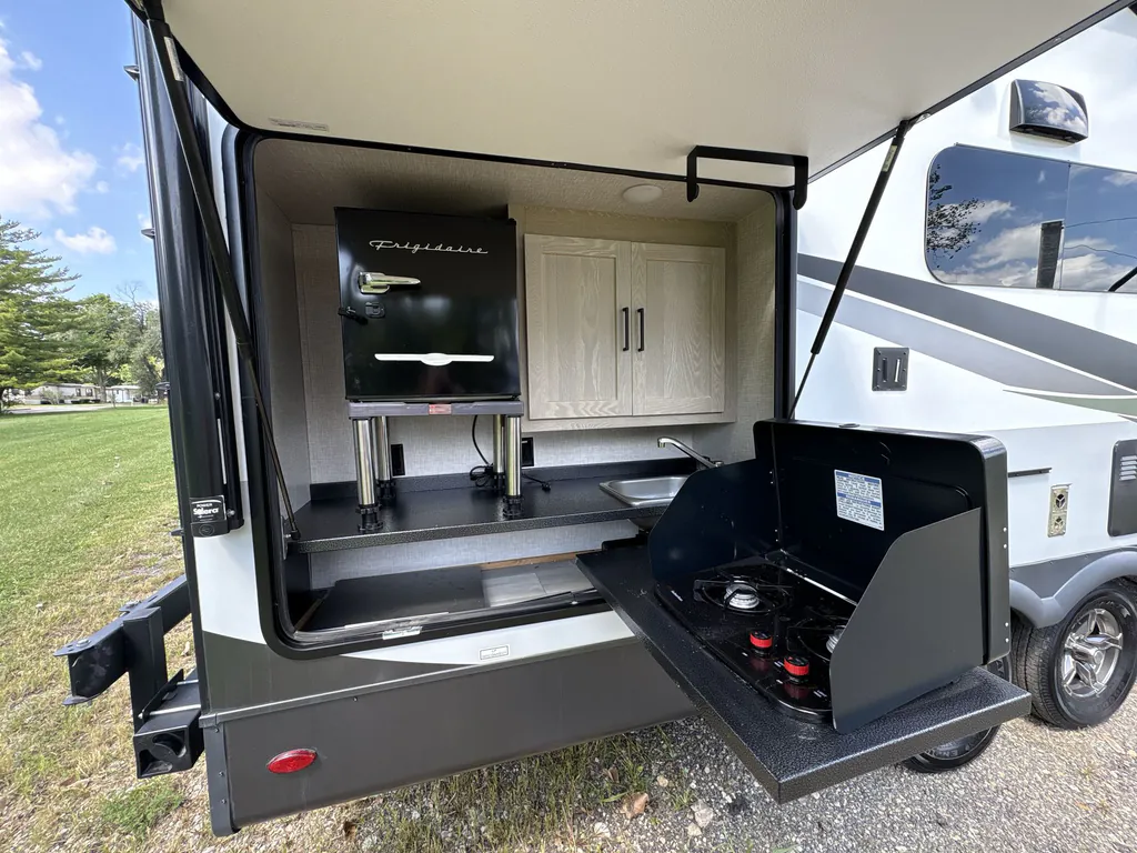 2023 Forest River Flagstaff Micro Lite 25BRDS, Photos photo 12