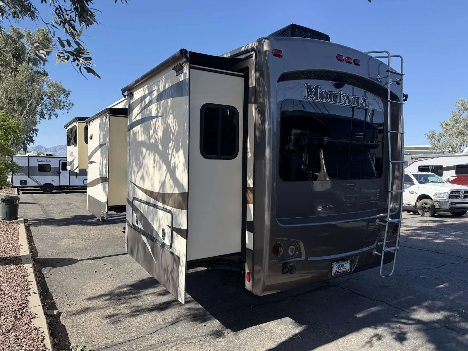 2016 Keystone Montana 3711 - Photo 4