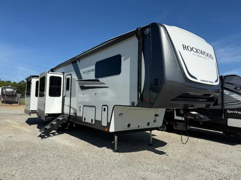 2026 Forest River Rockwood Signature 404SRK - Photo 2