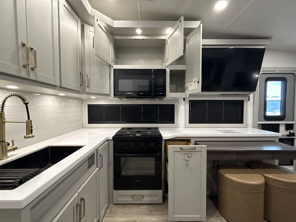 2025 Brinkley Model Z 2670, Photos photo 11