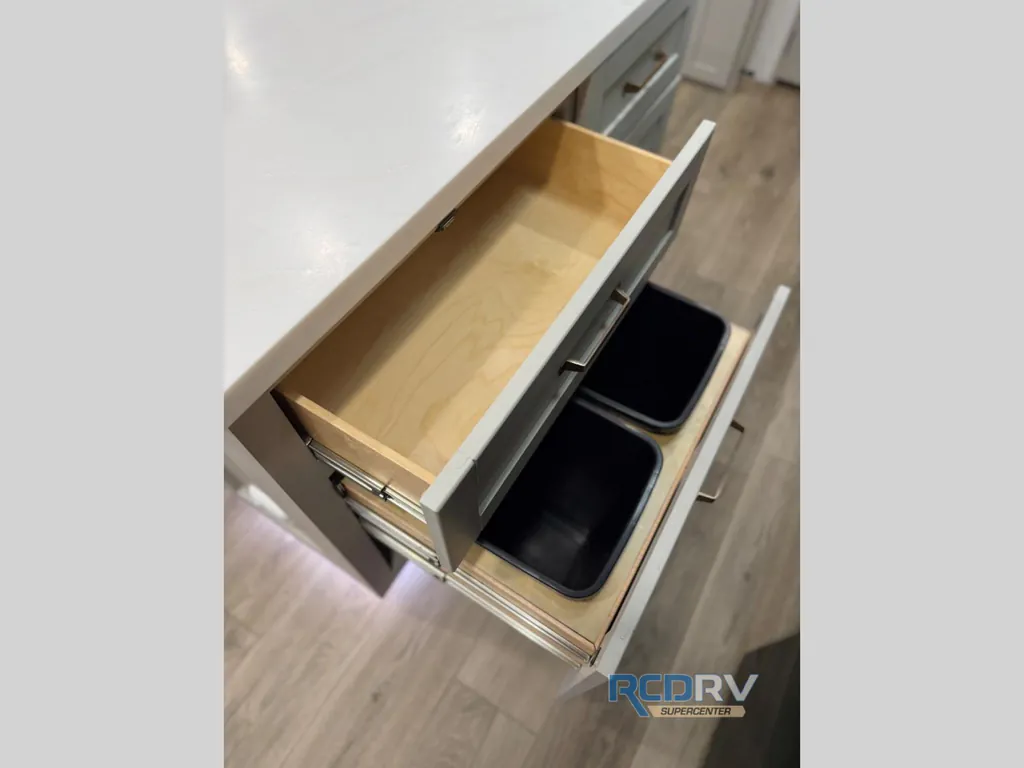 2025 Brinkley Model Z AIR 295, Photos photo 13