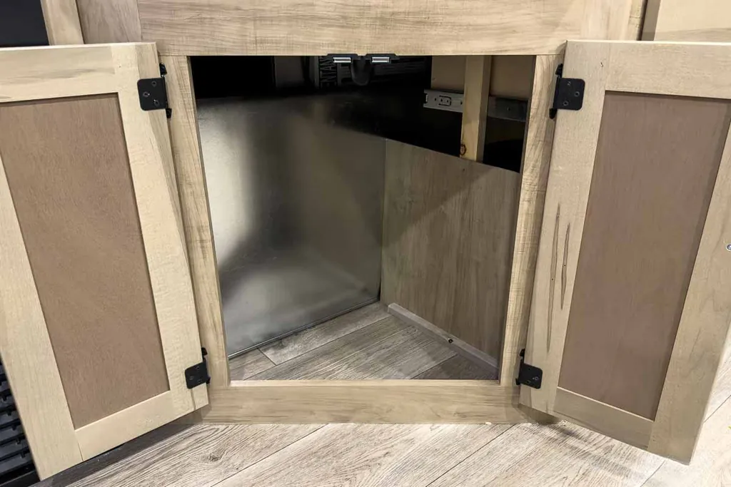 2027 Forest River Cherokee Wolf Den 306MM, Photos photo 106
