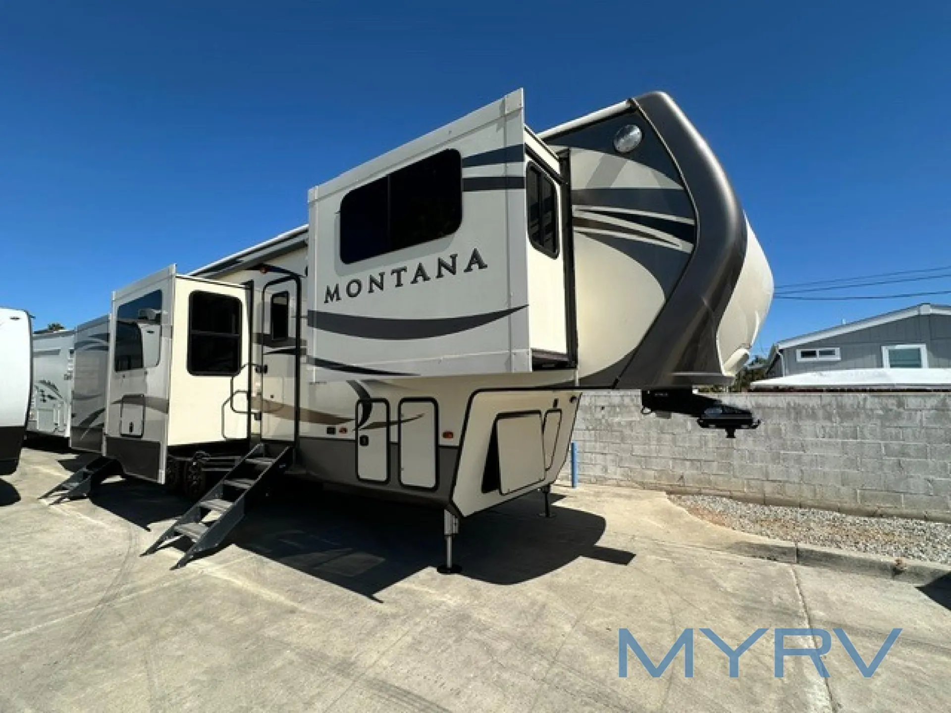 2017 Keystone Montana 3730FL - Photo 2
