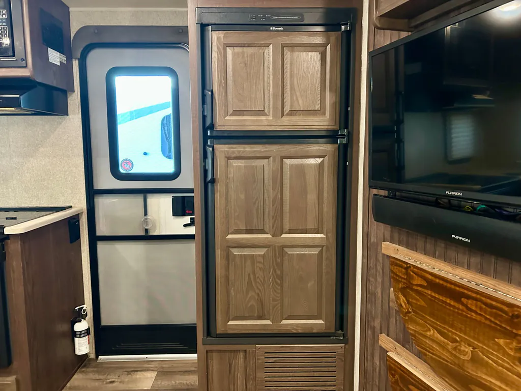 2017 Forest River Flagstaff Micro Lite 25FKS, Photos photo 10