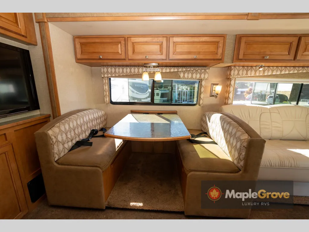 2014 Winnebago Vista 35B, Photos photo 40