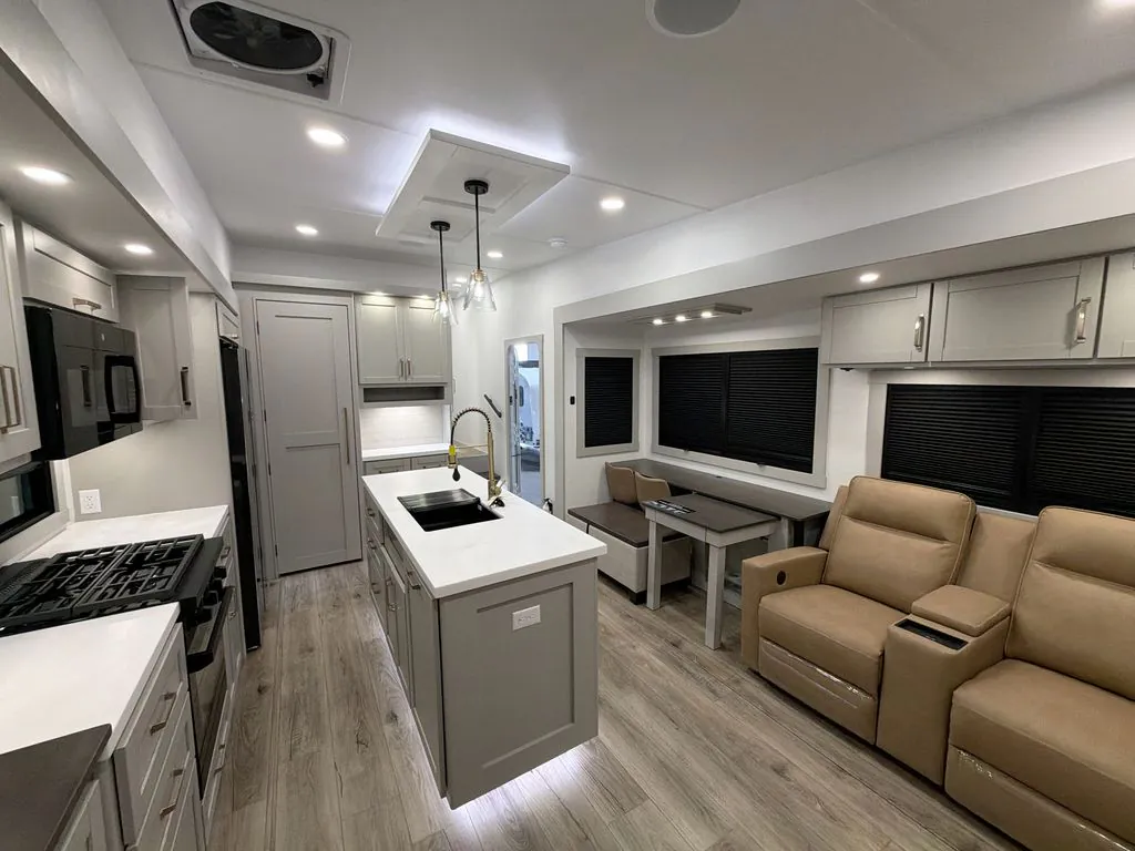 2026 Brinkley Model Z 3600, Photos photo 16