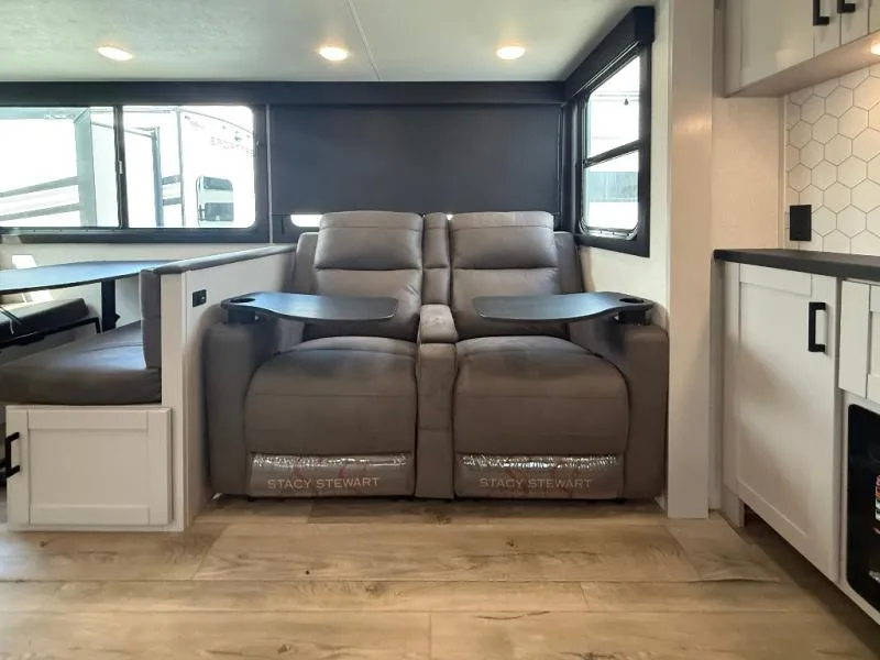 2026 Jayco Jay Feather 29QBH - Photo 3